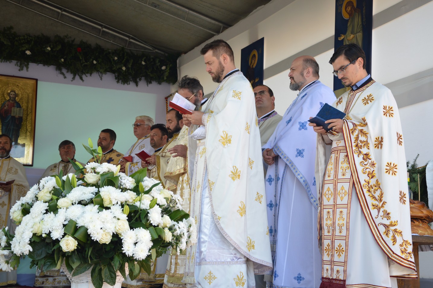 A fost sfinţită pictura bisericii din Botoşana