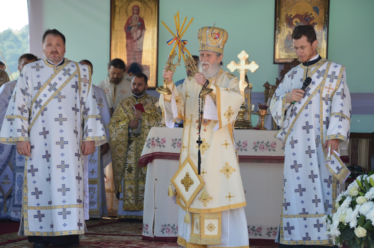 A fost sfinţită pictura bisericii din Botoşana