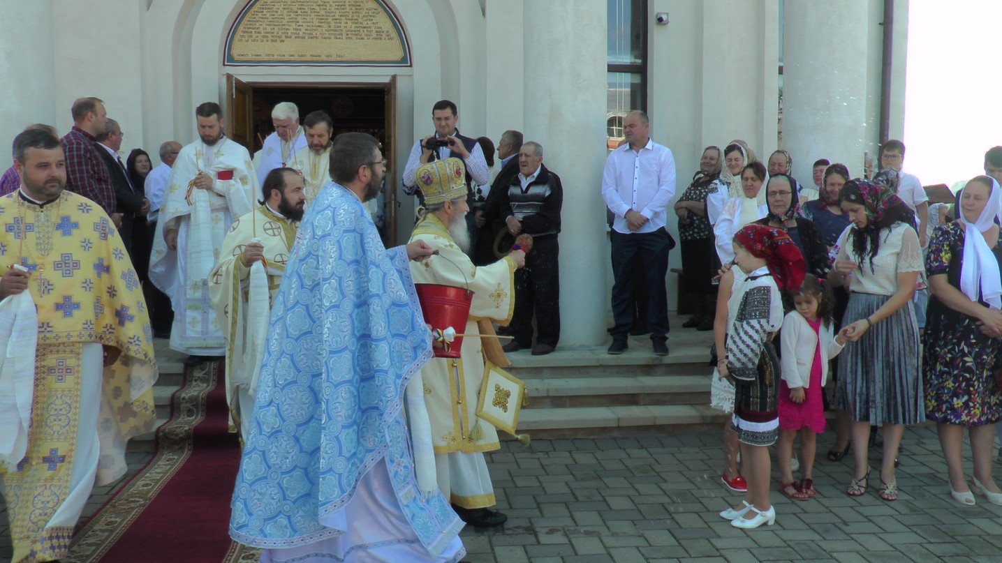 A fost sfinţită pictura bisericii din Botoşana