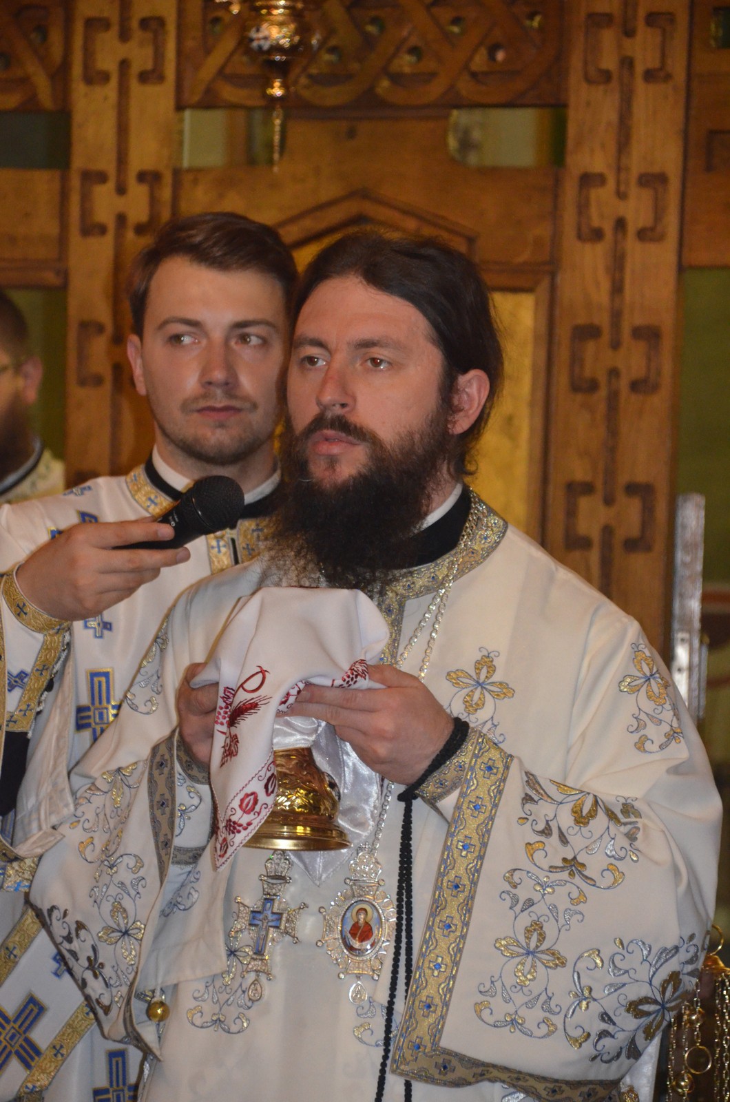 PS Damaschin: „Dumnezeu ne ştie viaţa noastră cu bunele şi cu mai puţin bunele ei”