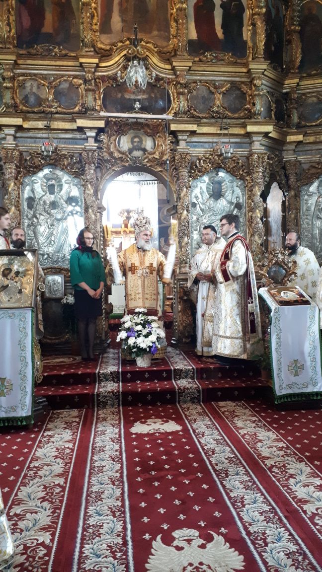 Liturghie arhierească la Roman