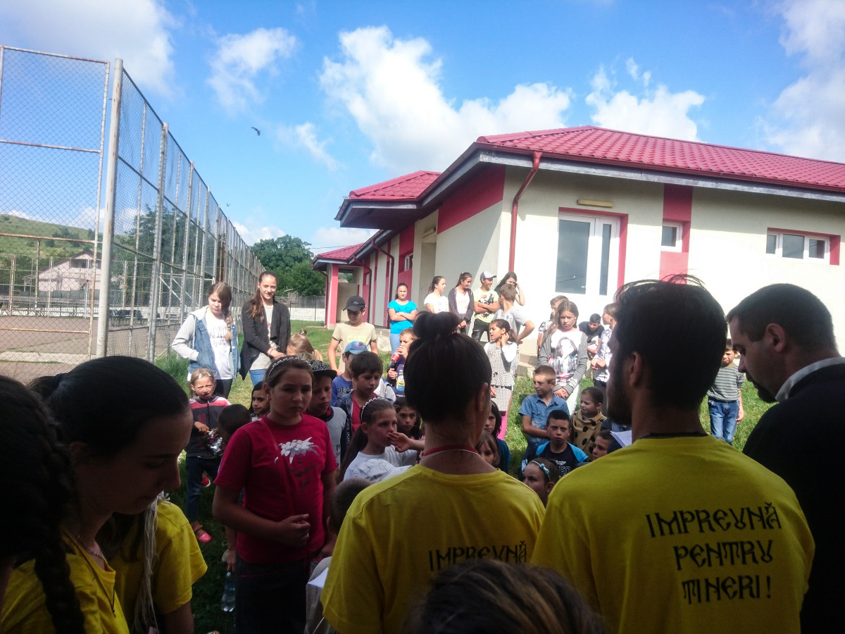 Tabăra din satul Bâcu sau cum să prinzi esenţialul într-o zi