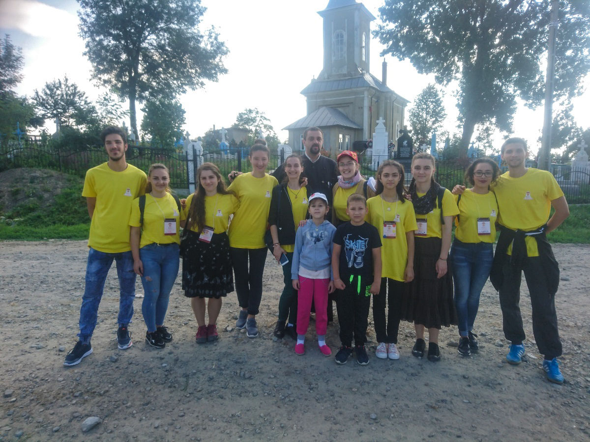 Tabăra din satul Bâcu sau cum să prinzi esenţialul într-o zi