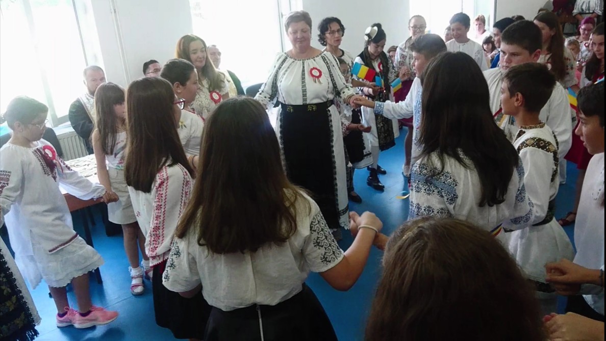 „Micul Apostol”, tabără de iconografie pe sticlă