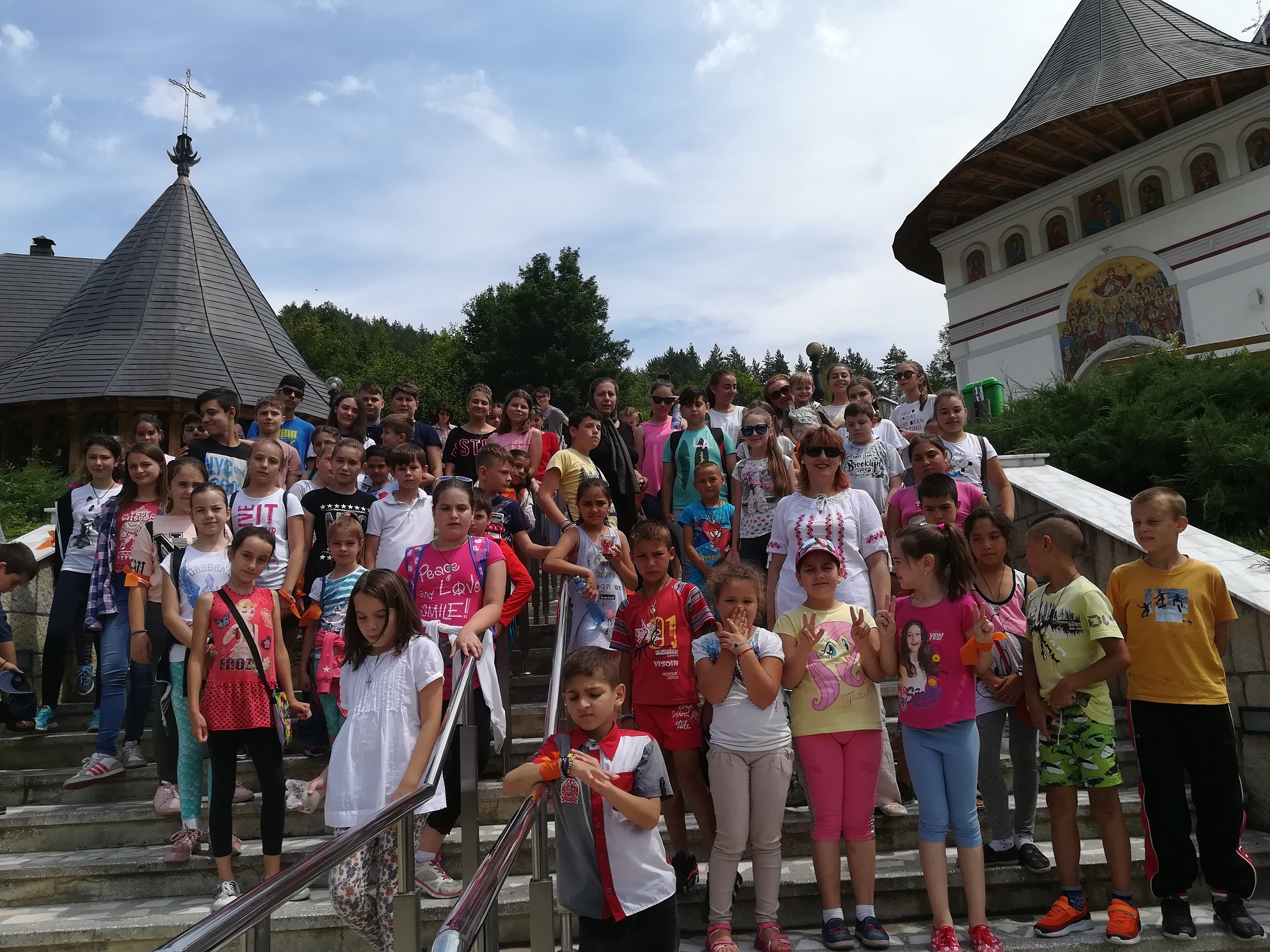 Şcoli de vară în Eparhia Romanului şi Bacăului Şcoli de vară în Eparhia Romanului şi Bacăului
