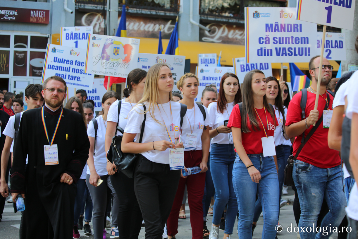 Conferință cu Pr. Constantin Necula, ateliere de comunicare, „Marşul Tineretului” și concert de muzică populară la prima ediție ITOV