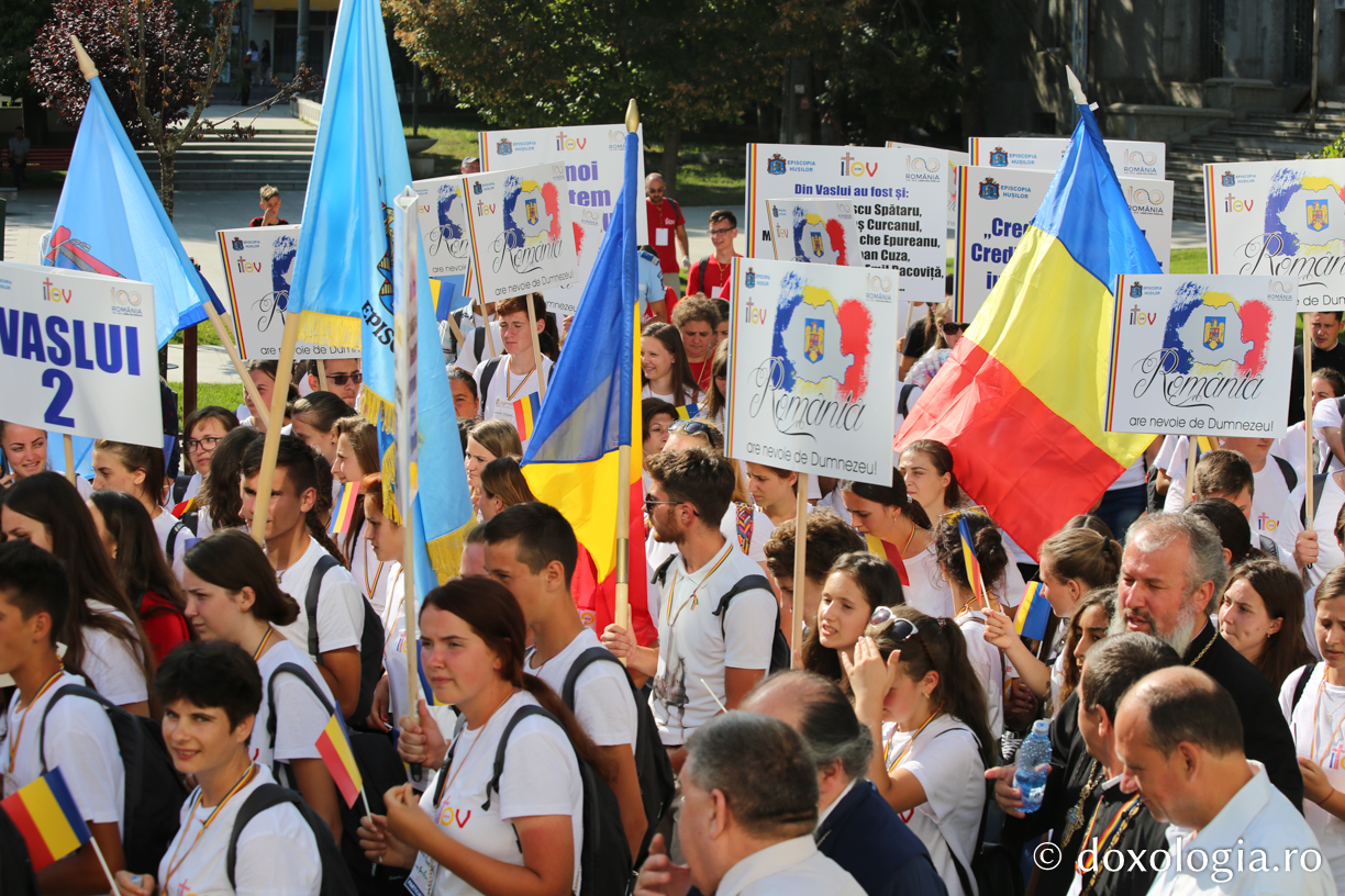 Conferință cu Pr. Constantin Necula, ateliere de comunicare, „Marşul Tineretului” și concert de muzică populară la prima ediție ITOV