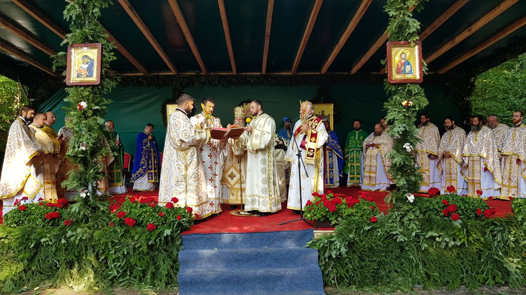 Schitul Sihăstria Râşca și-a sărbătorit ocrotitorul