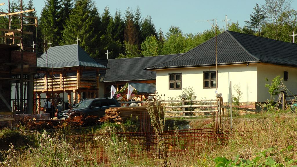 Schitul Sihăstria Râşca și-a sărbătorit ocrotitorul