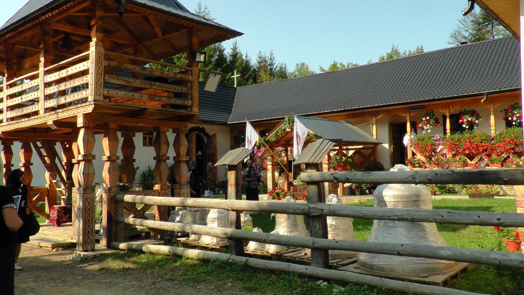 Schitul Sihăstria Râşca și-a sărbătorit ocrotitorul