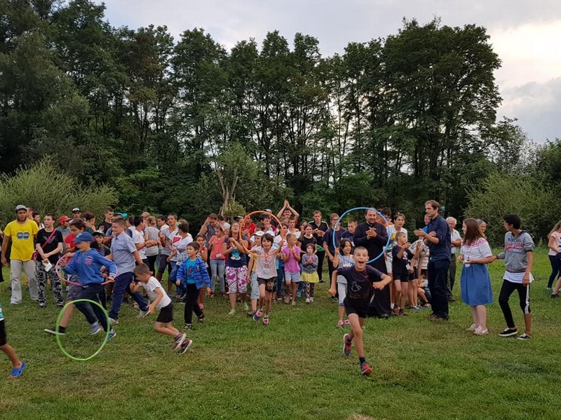 Hramul bisericii din satul Săcăluşesti – Agapia, o bucurie oferită copiilor