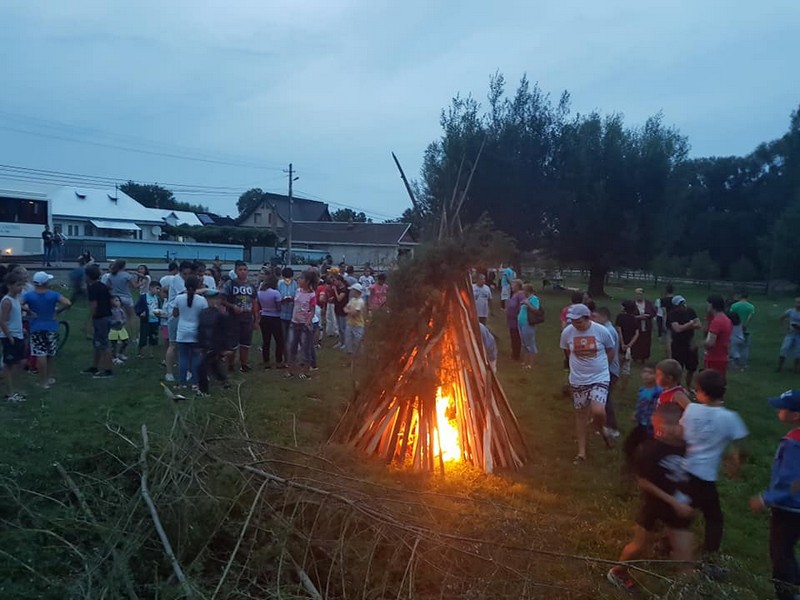 Hramul bisericii din satul Săcăluşesti – Agapia, o bucurie oferită copiilor