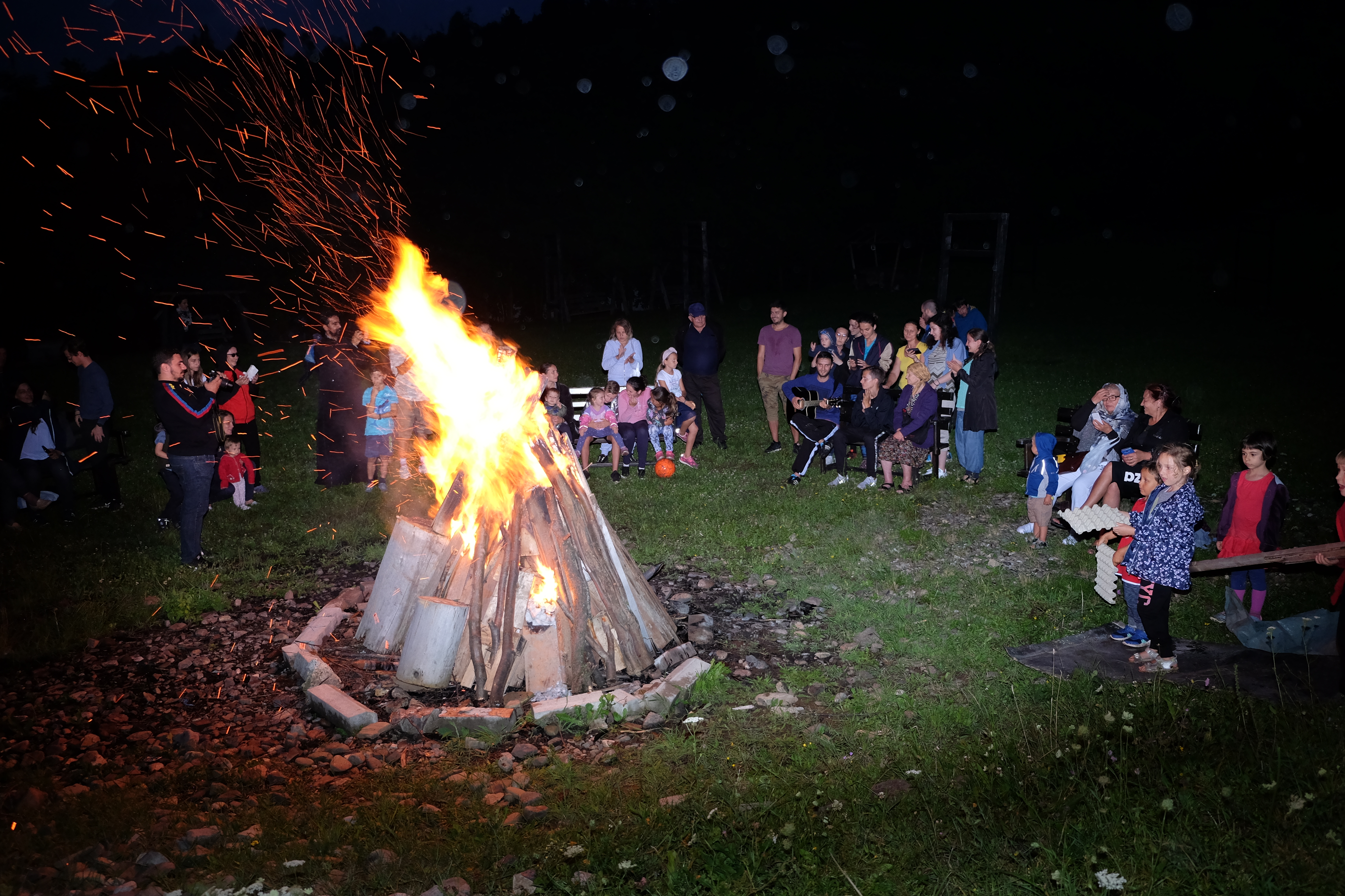 Tabăra tinerelor familii din Europa de Nord, în nordul României Tabăra tinerelor familii din Europa de Nord, în nordul României