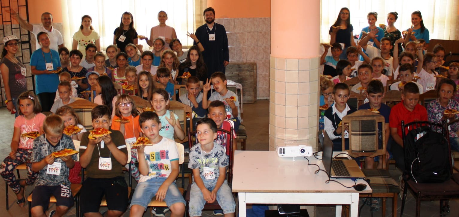 Tabăra „Hai să dăm mână cu mână!”, la Orășeni Vale