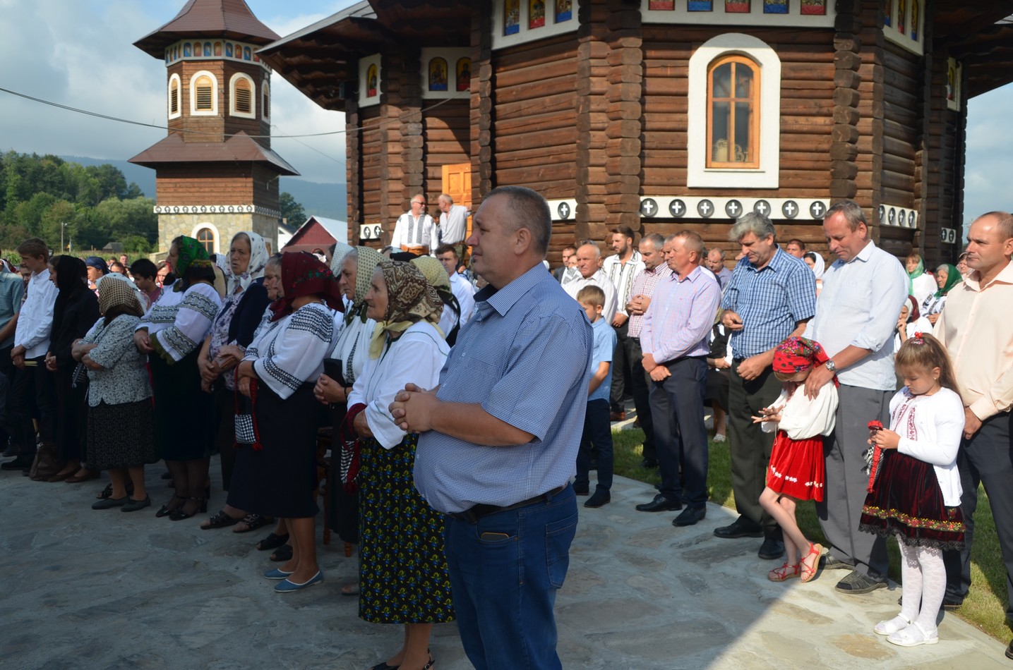 Liturghie arhierească la Vicovu de Jos: „Este de neînchipuit hărnicia și credința dumneavoastră”