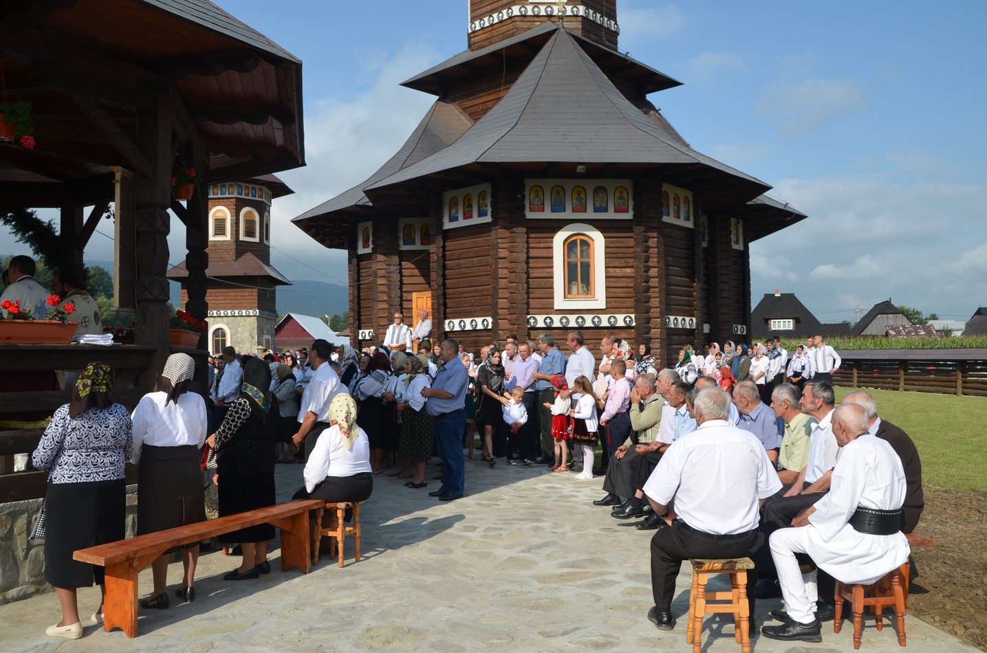 Liturghie arhierească la Vicovu de Jos: „Este de neînchipuit hărnicia și credința dumneavoastră”