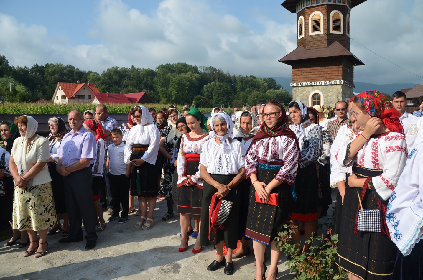 Liturghie arhierească la Vicovu de Jos: „Este de neînchipuit hărnicia și credința dumneavoastră”