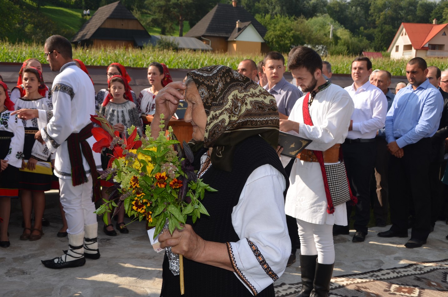 Liturghie arhierească la Vicovu de Jos: „Este de neînchipuit hărnicia și credința dumneavoastră”