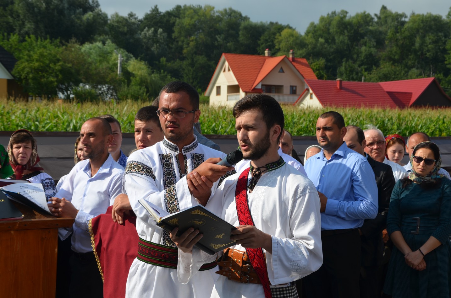 Liturghie arhierească la Vicovu de Jos: „Este de neînchipuit hărnicia și credința dumneavoastră”