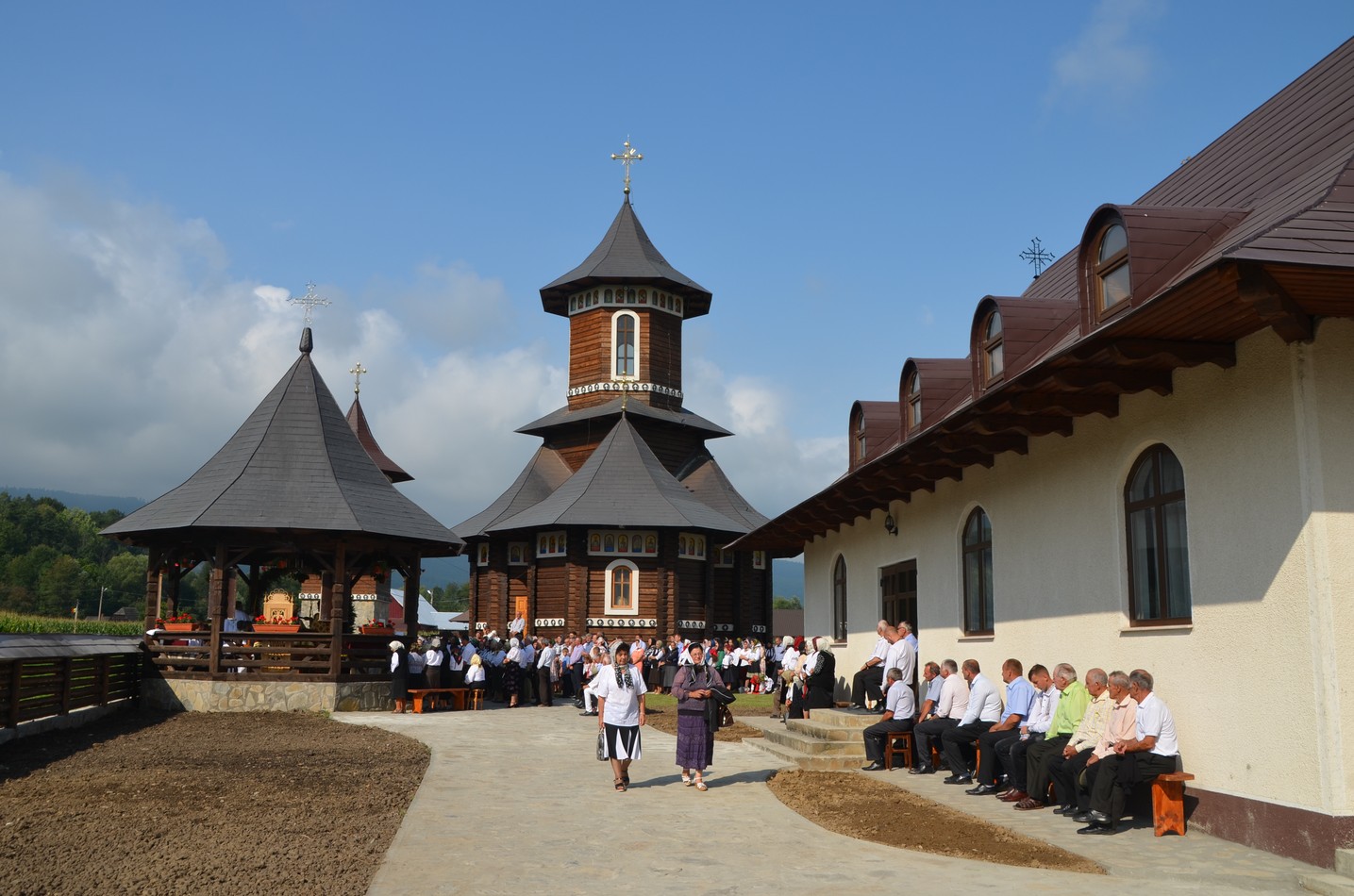 Liturghie arhierească la Vicovu de Jos: „Este de neînchipuit hărnicia și credința dumneavoastră”