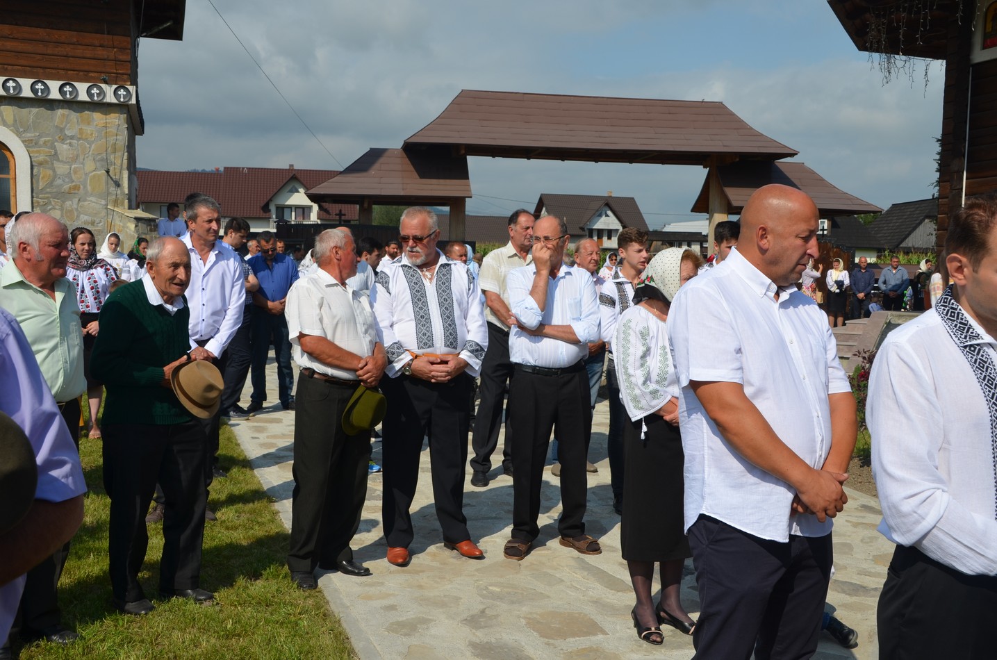 Liturghie arhierească la Vicovu de Jos: „Este de neînchipuit hărnicia și credința dumneavoastră”