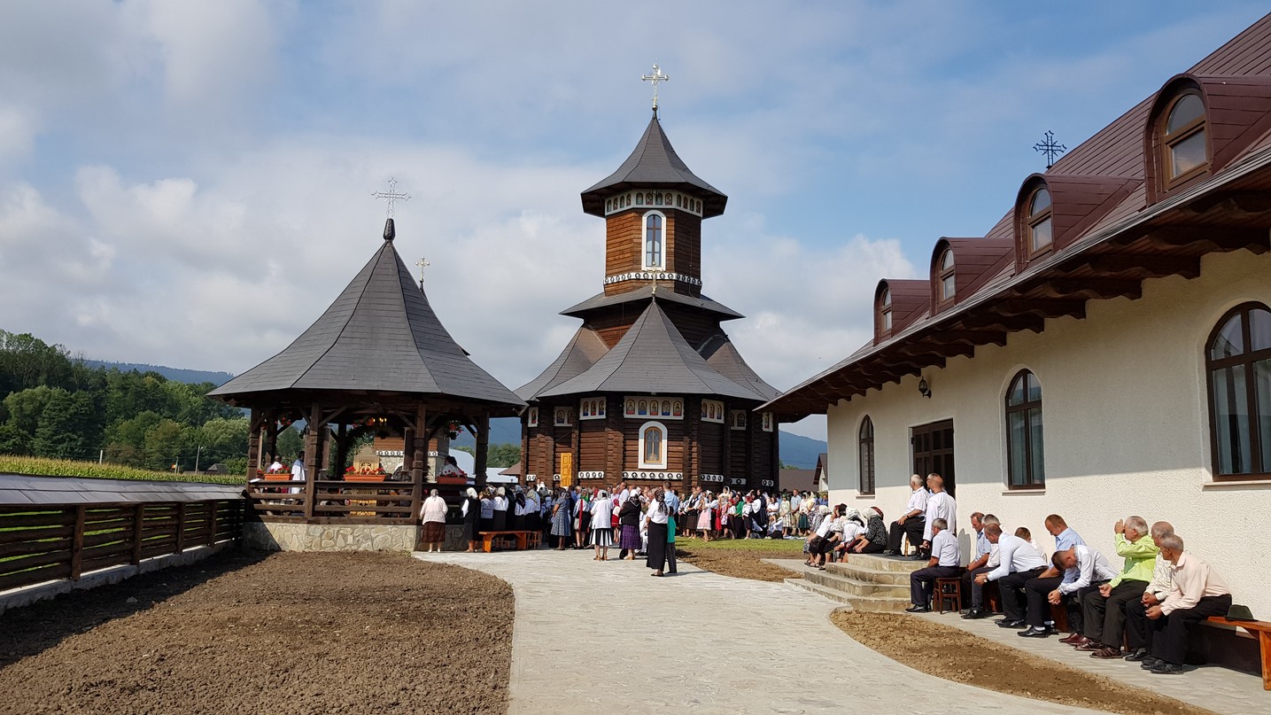 Liturghie arhierească la Vicovu de Jos: „Este de neînchipuit hărnicia și credința dumneavoastră”