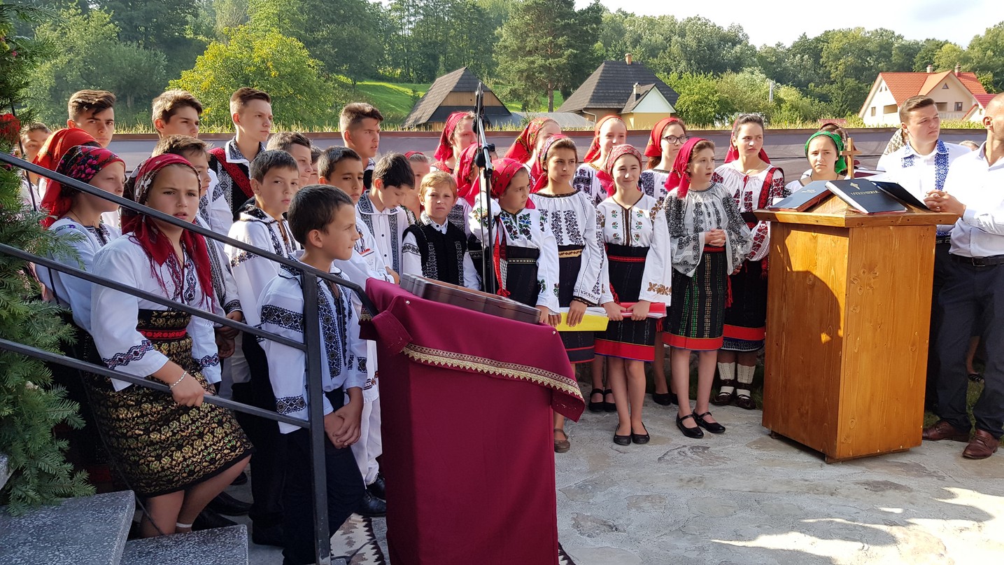 Liturghie arhierească la Vicovu de Jos: „Este de neînchipuit hărnicia și credința dumneavoastră”