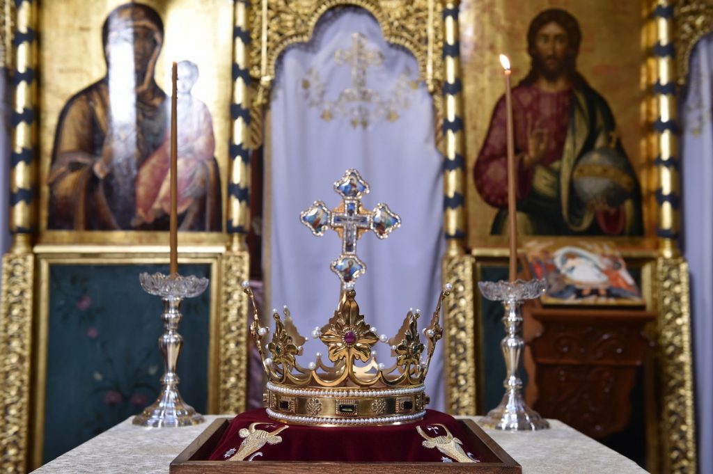 Patriarhul României a binecuvântat coroana reconstituită a Sfântului Ştefan cel Mare