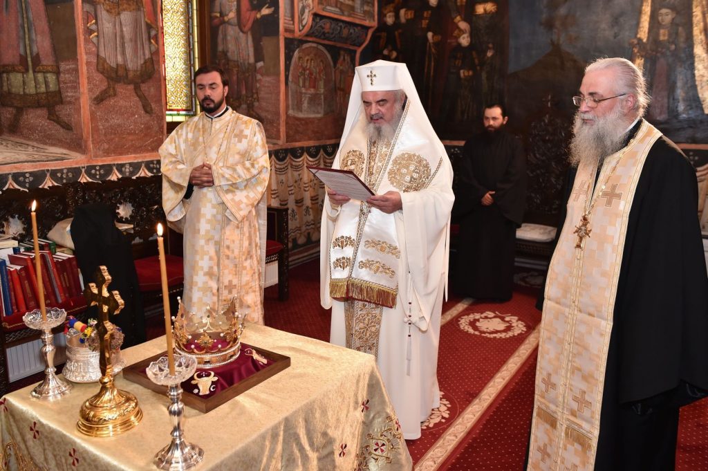 Patriarhul României a binecuvântat coroana reconstituită a Sfântului Ştefan cel Mare
