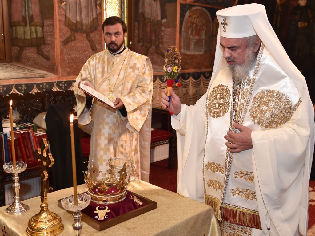 Patriarhul României a binecuvântat coroana reconstituită a Sfântului Ştefan cel Mare