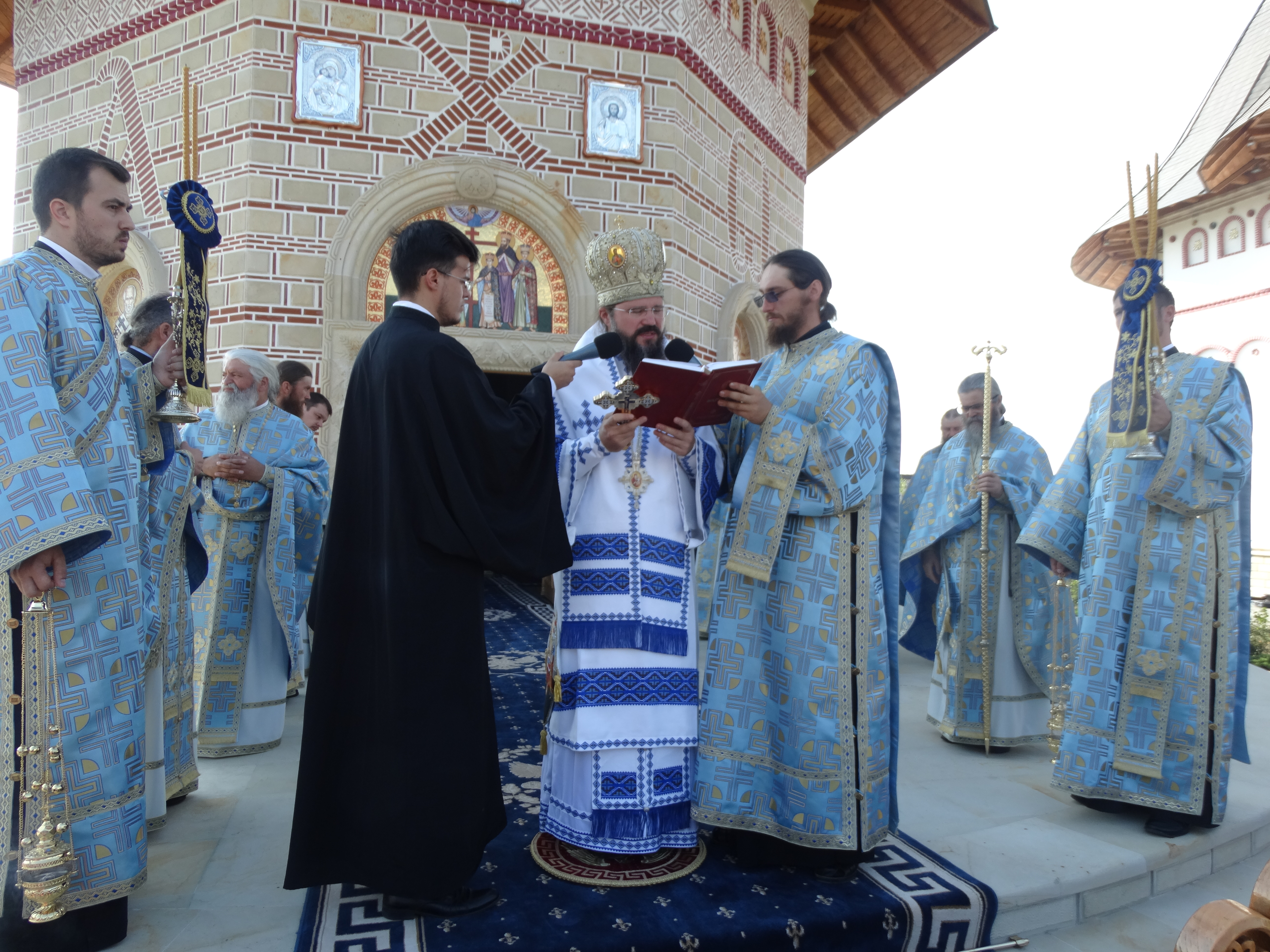 PS Macarie: „Foarte multe familii se destramă zi de zi, cu drame uriașe, sub ochii îndurerați ai Maicii Domnului”