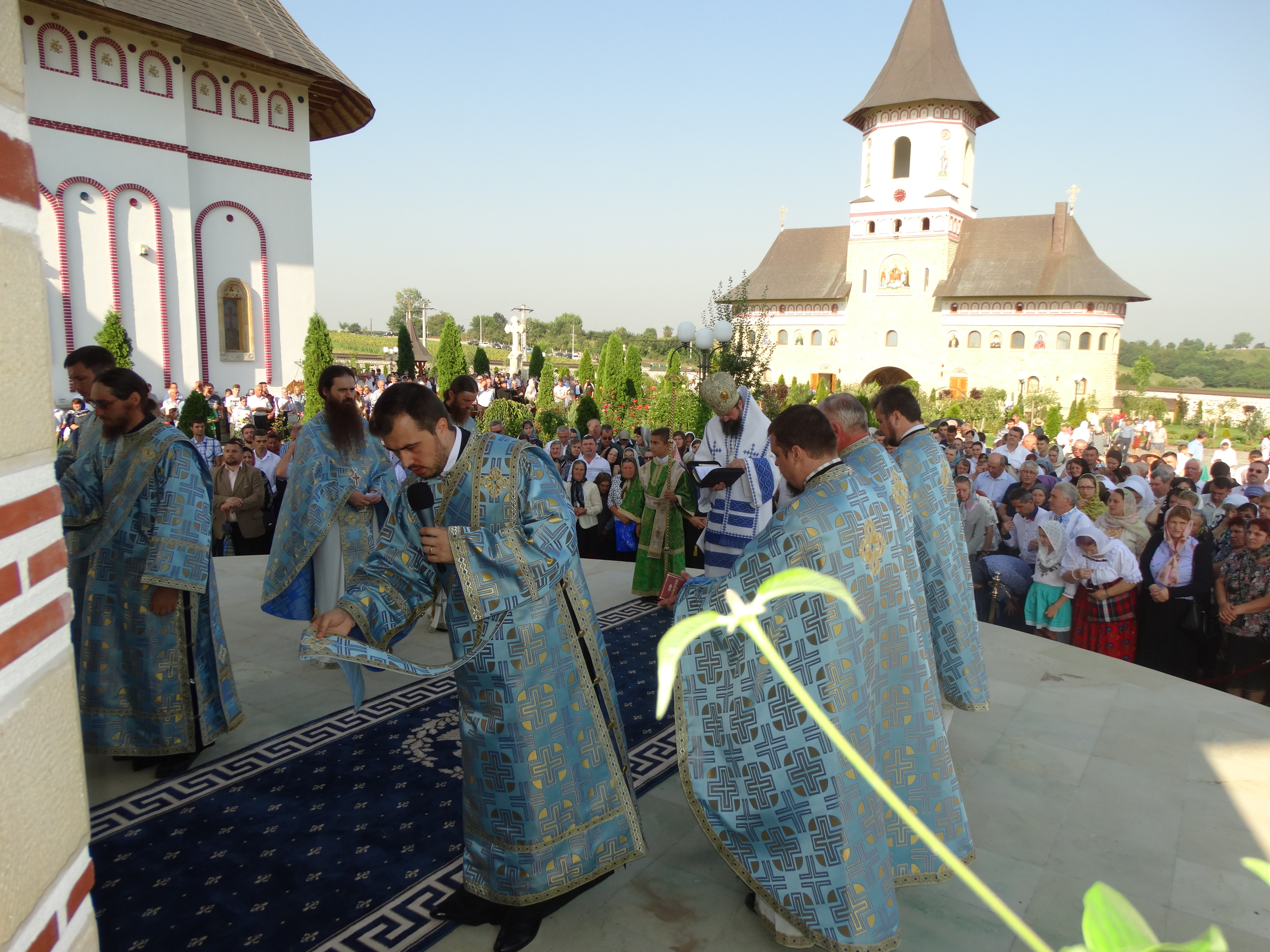 PS Macarie: „Foarte multe familii se destramă zi de zi, cu drame uriașe, sub ochii îndurerați ai Maicii Domnului”