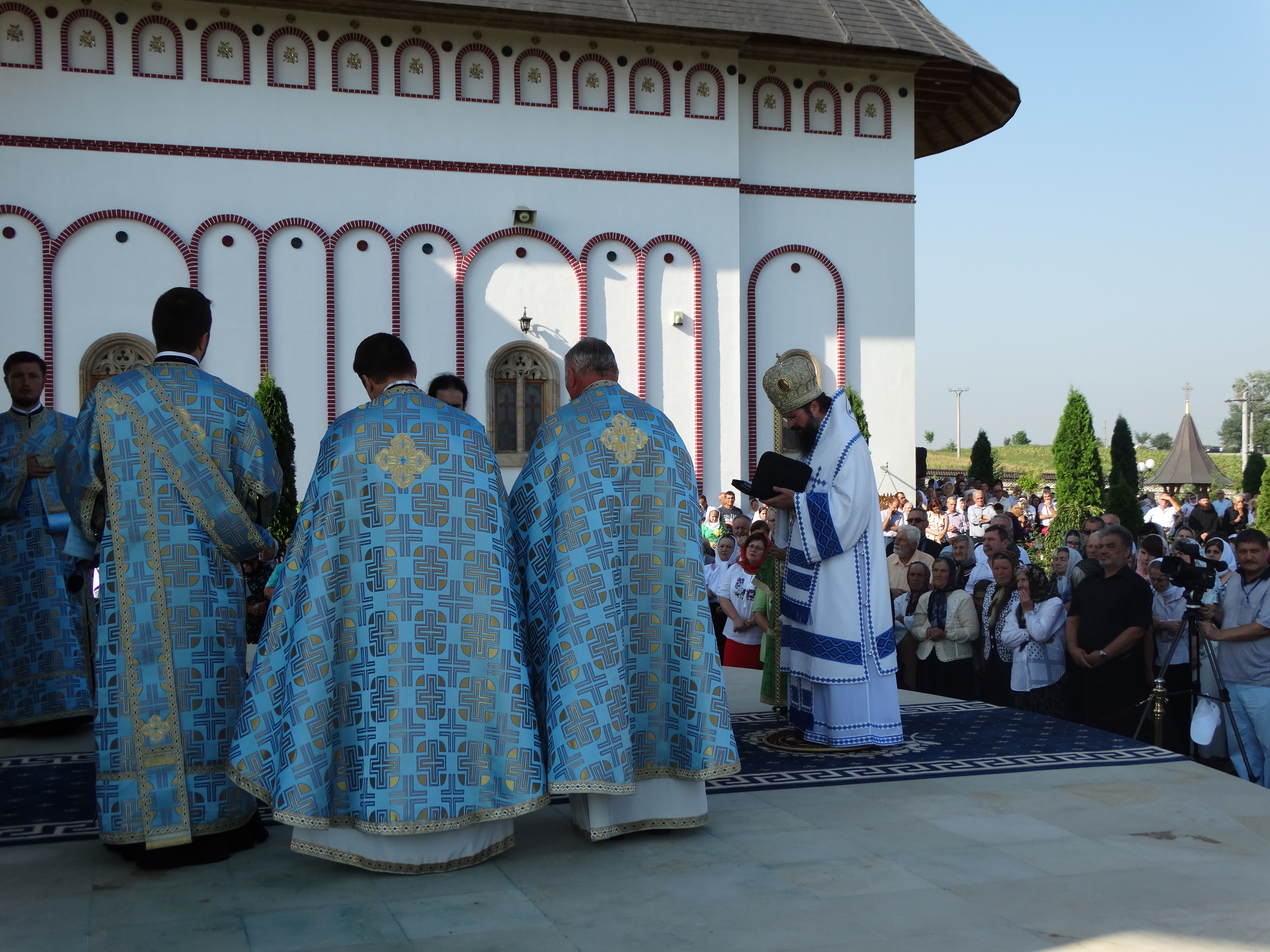 PS Macarie: „Foarte multe familii se destramă zi de zi, cu drame uriașe, sub ochii îndurerați ai Maicii Domnului”