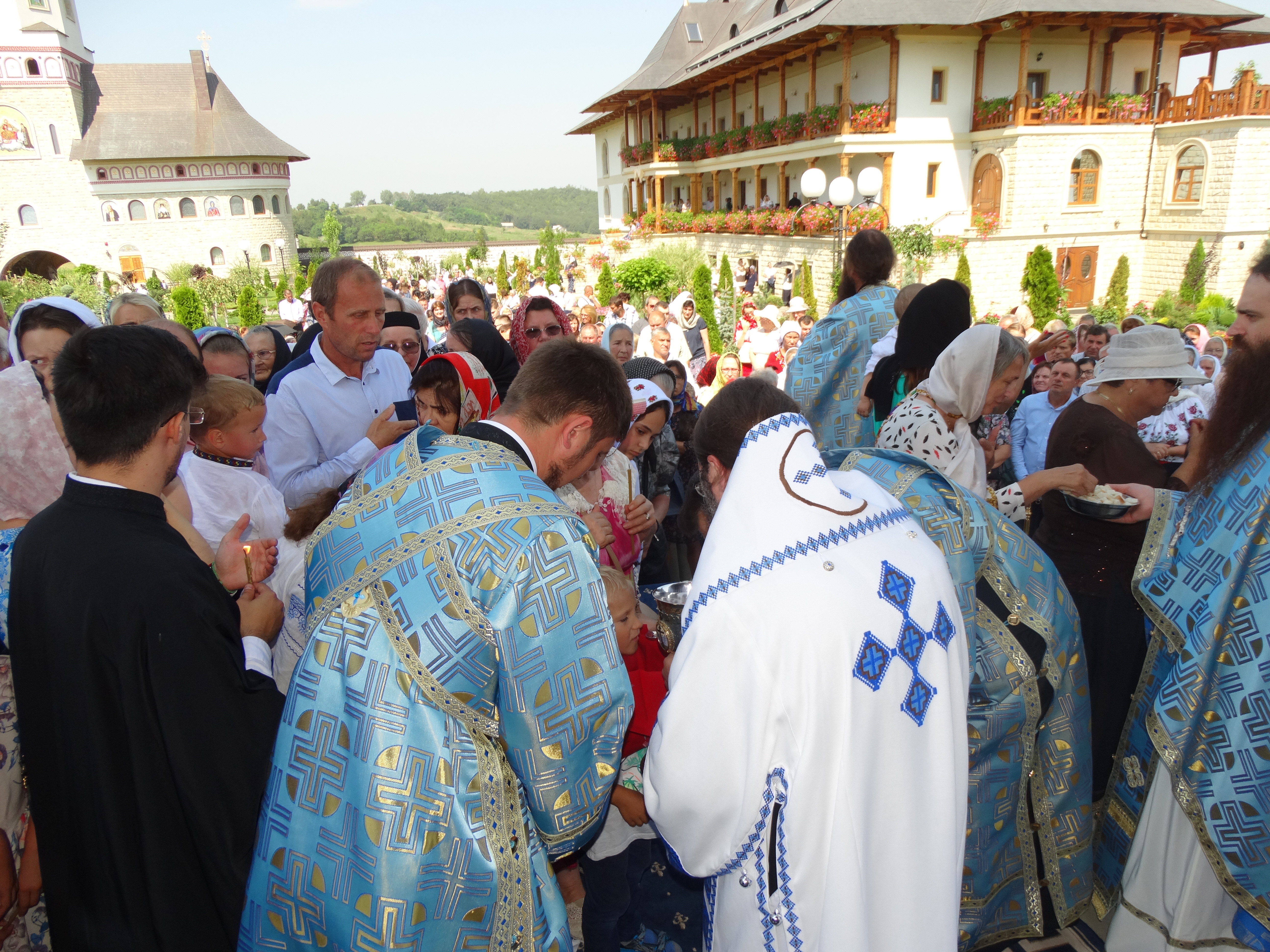 PS Macarie: „Foarte multe familii se destramă zi de zi, cu drame uriașe, sub ochii îndurerați ai Maicii Domnului”