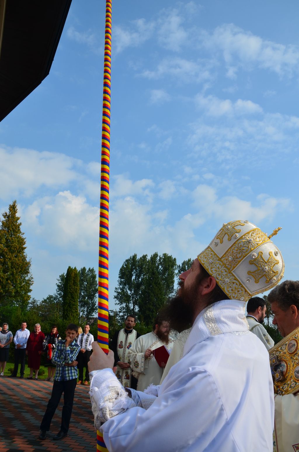 Preasfințitul Damaschin a resfinţit Biserica „Pogorărea Sfântului Duh” din Bivolărie - Vicovu de Sus