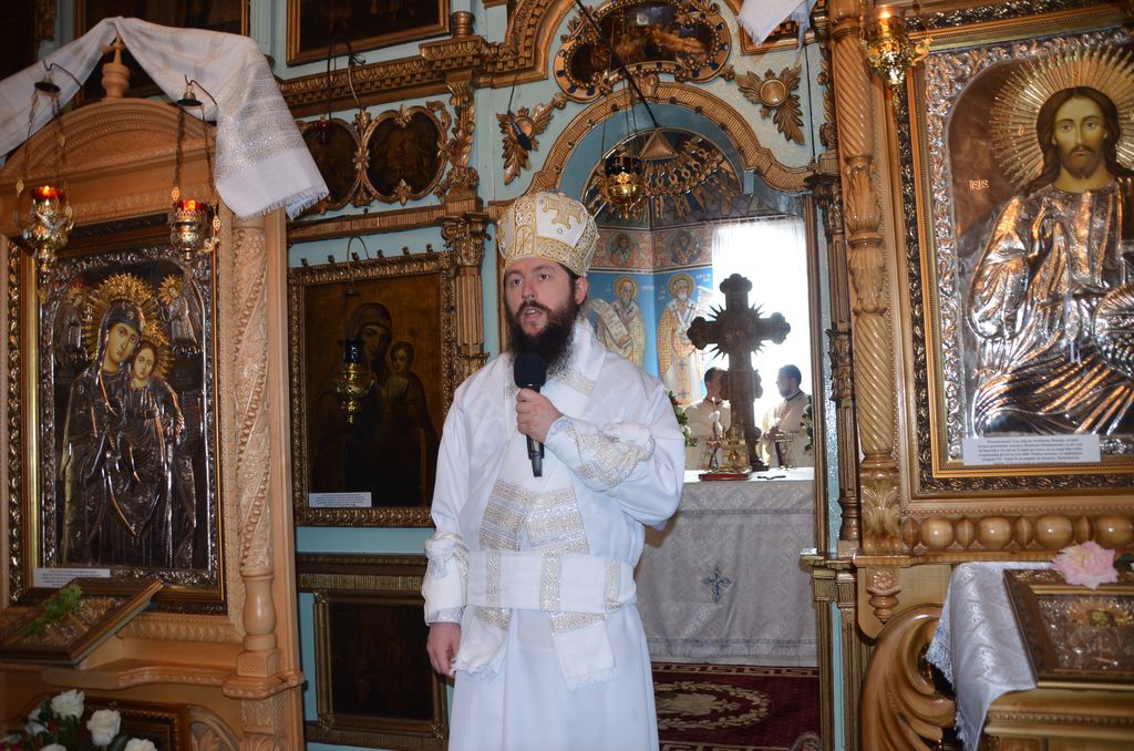 Preasfințitul Damaschin a resfinţit Biserica „Pogorărea Sfântului Duh” din Bivolărie - Vicovu de Sus