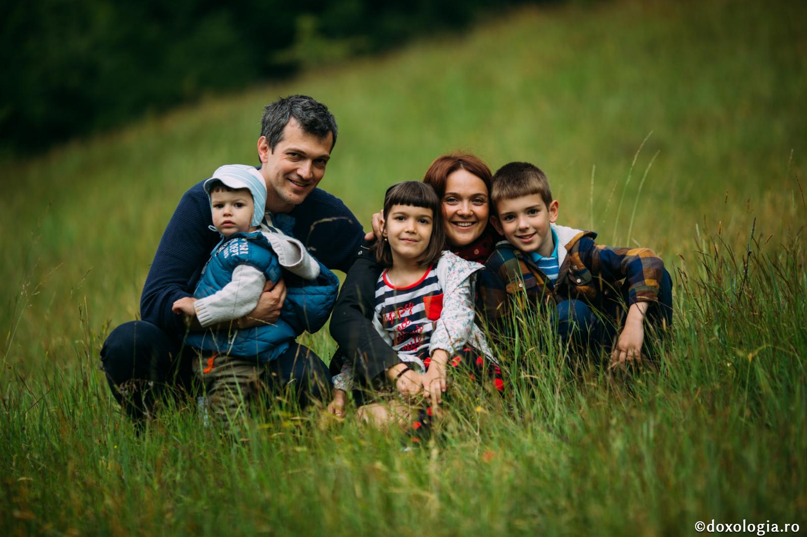 (Video) „Pe măsură ce facem mai mult pentru ceilalți, vom simți tot mai puțin nevoia de plăcere egoistă”