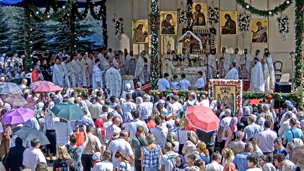 Arhiepiscopul Sucevei, la Putna: „Maica Domnului este pildă de ascultare și smerenie”