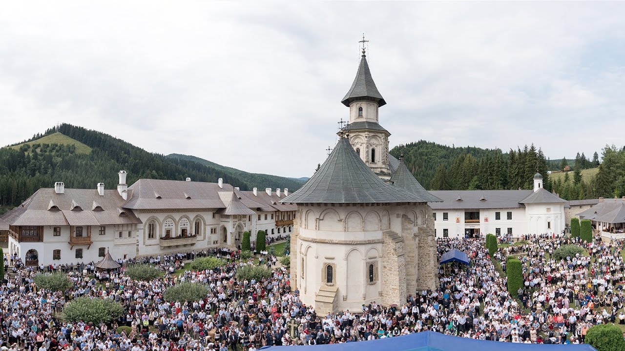 Arhiepiscopul Sucevei, la Putna: „Maica Domnului este pildă de ascultare și smerenie”