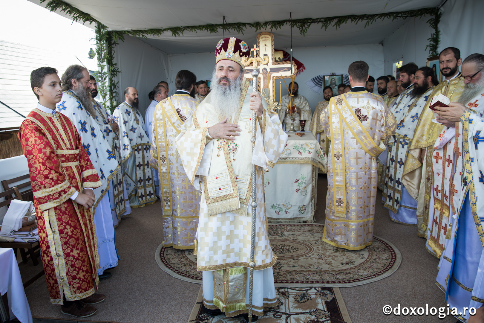 Foto: Oana Nechifor Schimbarea la Față pe Muntele Ceahlău: IPS Mitropolit Teofan a săvârșit Sfânta Liturghie