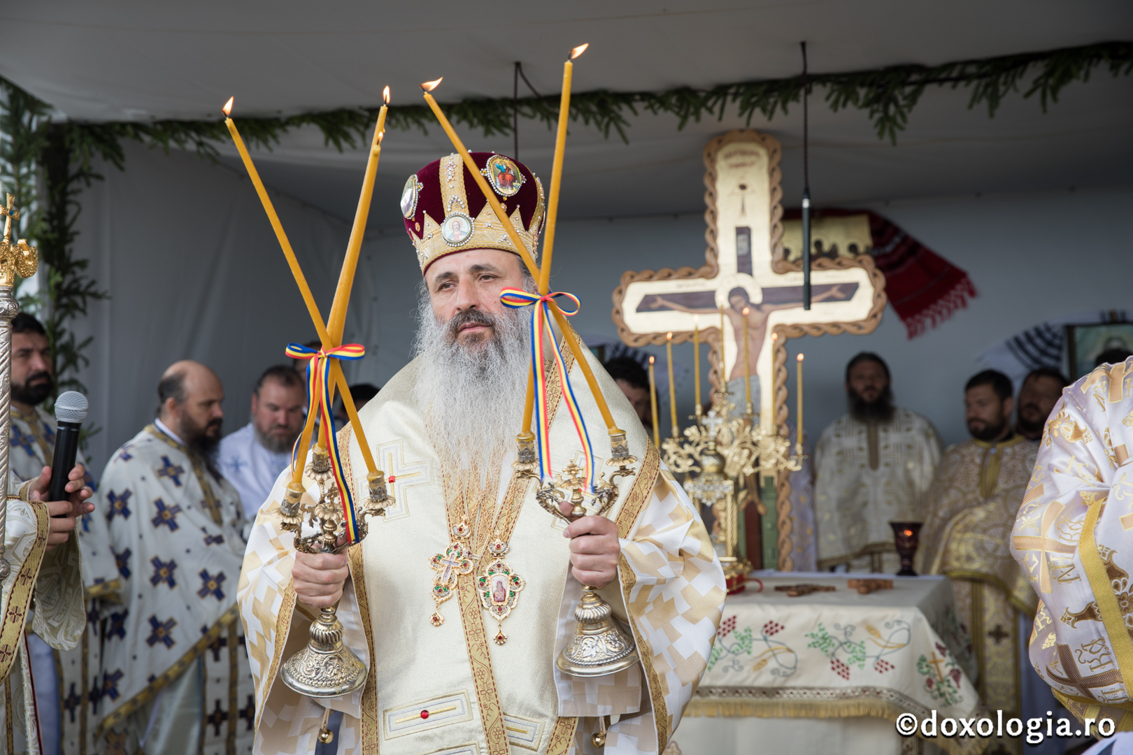 Foto: Oana Nechifor Schimbarea la Față pe Muntele Ceahlău: IPS Mitropolit Teofan a săvârșit Sfânta Liturghie