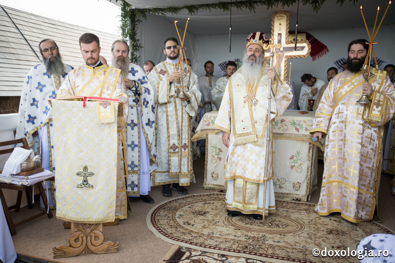 Foto: Oana Nechifor Schimbarea la Față pe Muntele Ceahlău: IPS Mitropolit Teofan a săvârșit Sfânta Liturghie