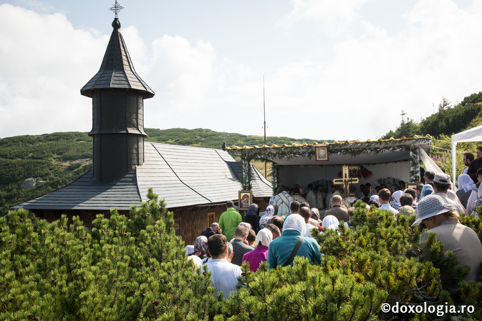 Mănăstirea Ceahlău/ Foto: Oana Nechifor Schimbarea la Față pe Muntele Ceahlău: IPS Mitropolit Teofan a săvârșit Sfânta Liturghie