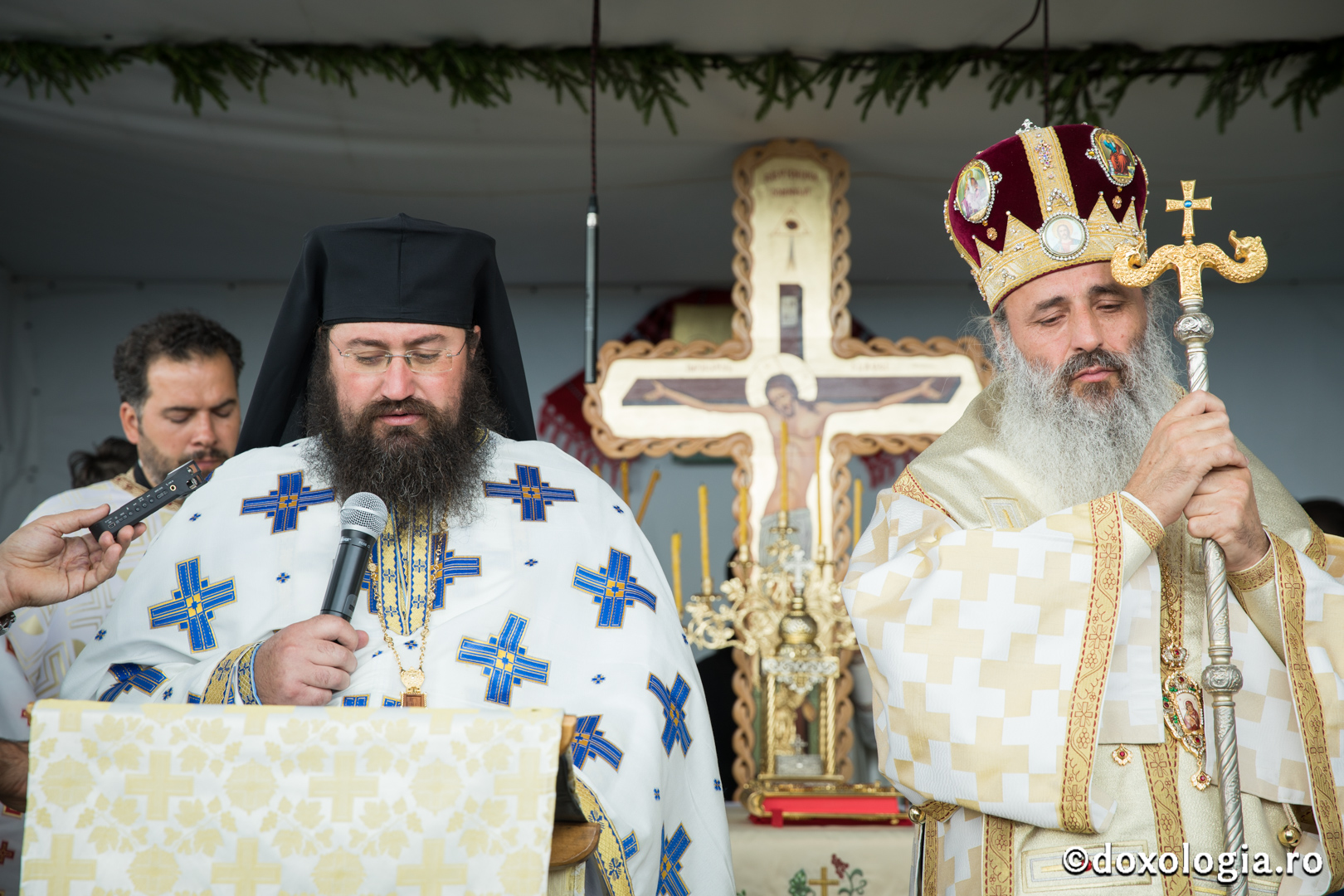 Foto: Oana Nechifor Schimbarea la Față pe Muntele Ceahlău: IPS Mitropolit Teofan a săvârșit Sfânta Liturghie