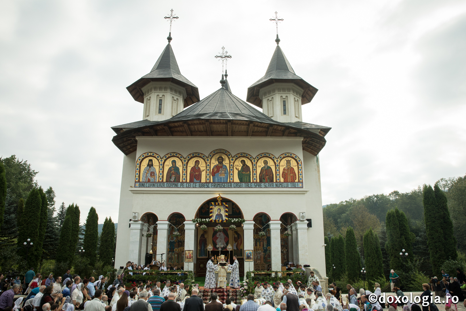 Ultima zi din triada Sfinţilor Nemţeni: trei ierarhi au săvârșit Sfânta Liturghie în cinstea Sfintei Cuvioase Teodora de la Sihla