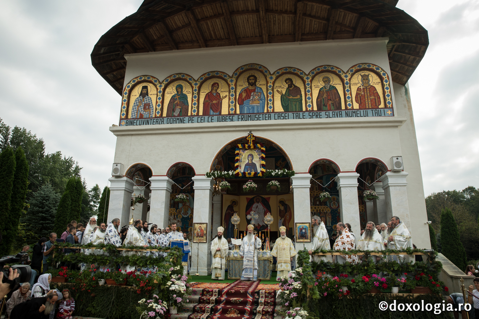 Ultima zi din triada Sfinţilor Nemţeni: trei ierarhi au săvârșit Sfânta Liturghie în cinstea Sfintei Cuvioase Teodora de la Sihla