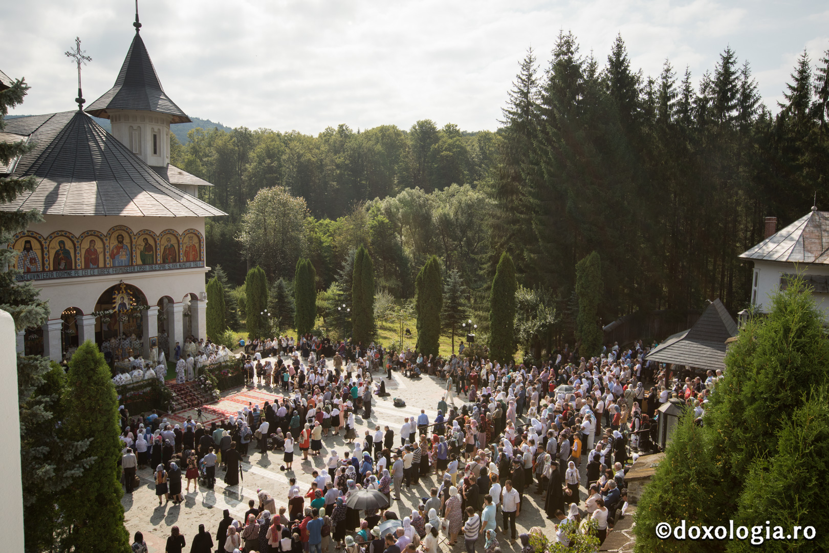 Ultima zi din triada Sfinţilor Nemţeni: trei ierarhi au săvârșit Sfânta Liturghie în cinstea Sfintei Cuvioase Teodora de la Sihla