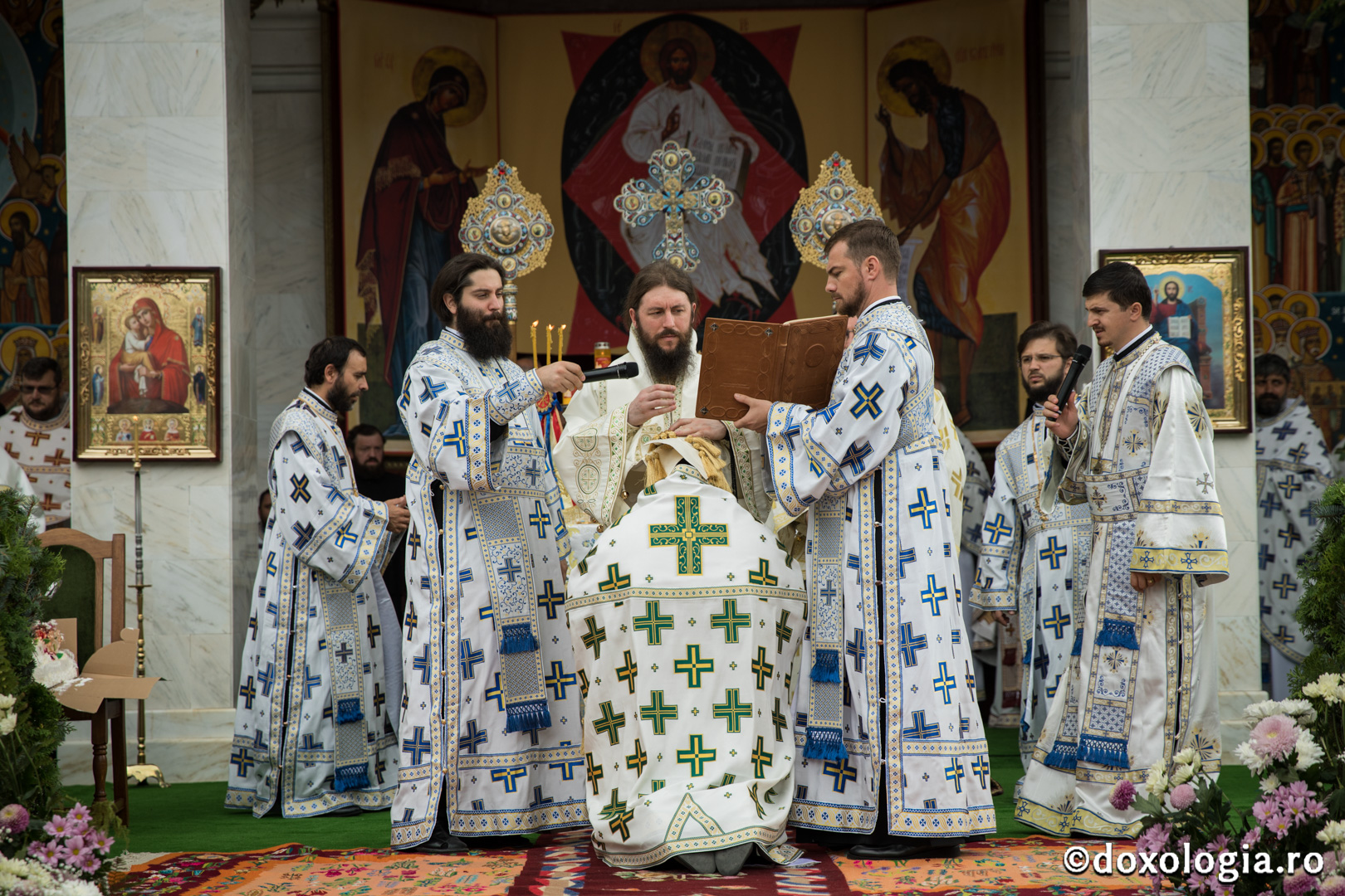 Ultima zi din triada Sfinţilor Nemţeni: trei ierarhi au săvârșit Sfânta Liturghie în cinstea Sfintei Cuvioase Teodora de la Sihla