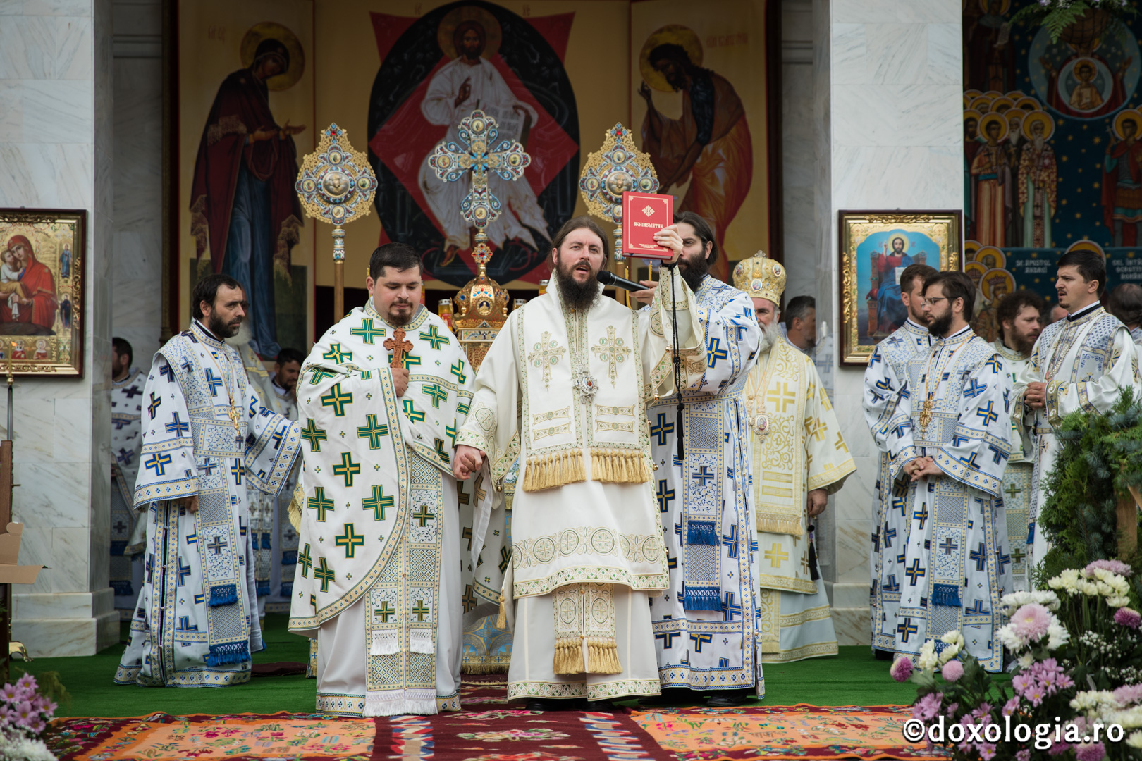 Ultima zi din triada Sfinţilor Nemţeni: trei ierarhi au săvârșit Sfânta Liturghie în cinstea Sfintei Cuvioase Teodora de la Sihla