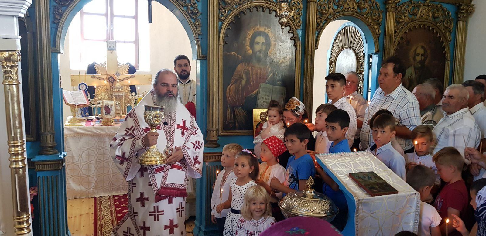 Slujbe arhiereşti în parohiile Arsura şi Pogăneşti